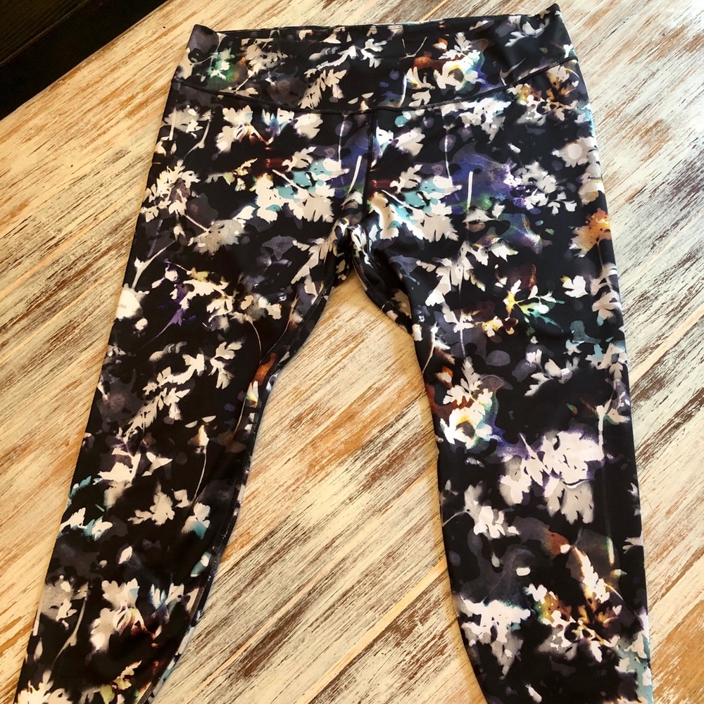 Nike women’s 3x floral cropped leggings NWOT